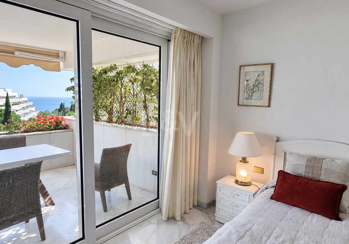 Wspaniały apartament z 3 sypialniami z niepokonanym widokiem na morze w Don Gonzalo, Marbella.