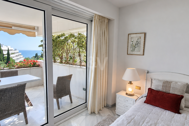 Wspaniały apartament z 3 sypialniami z niepokonanym widokiem na morze w Don Gonzalo, Marbella.