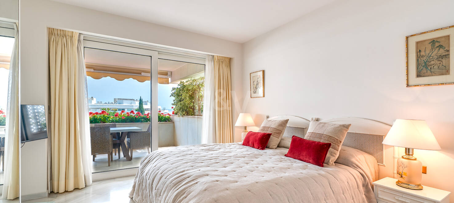 Magnifik 3 sovrum med oslagbar havsutsikt i Don Gonzalo, Marbella.