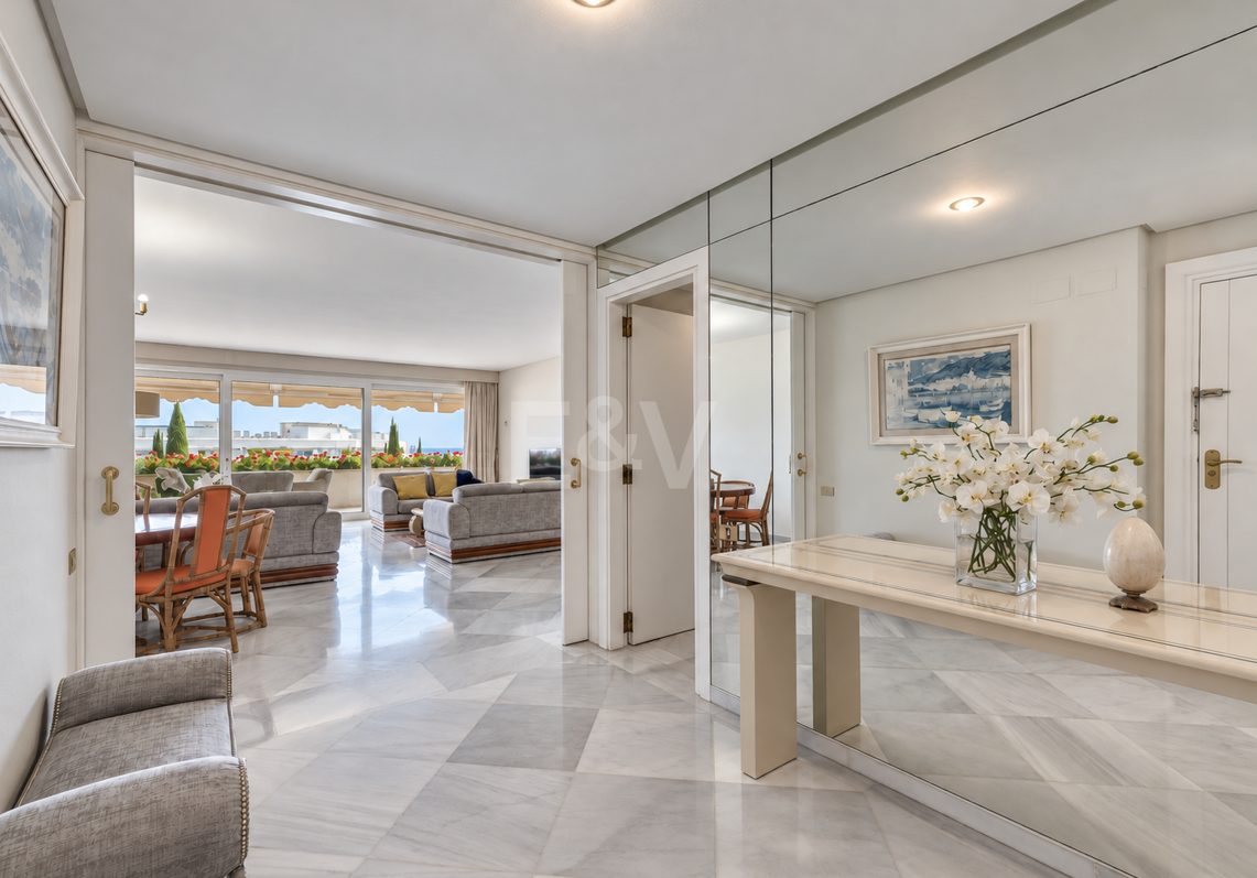 Wspaniały apartament z 3 sypialniami z niepokonanym widokiem na morze w Don Gonzalo, Marbella.