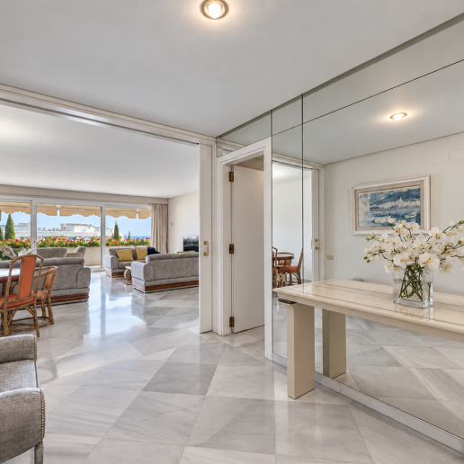 Wspaniały apartament z 3 sypialniami z niepokonanym widokiem na morze w Don Gonzalo, Marbella.