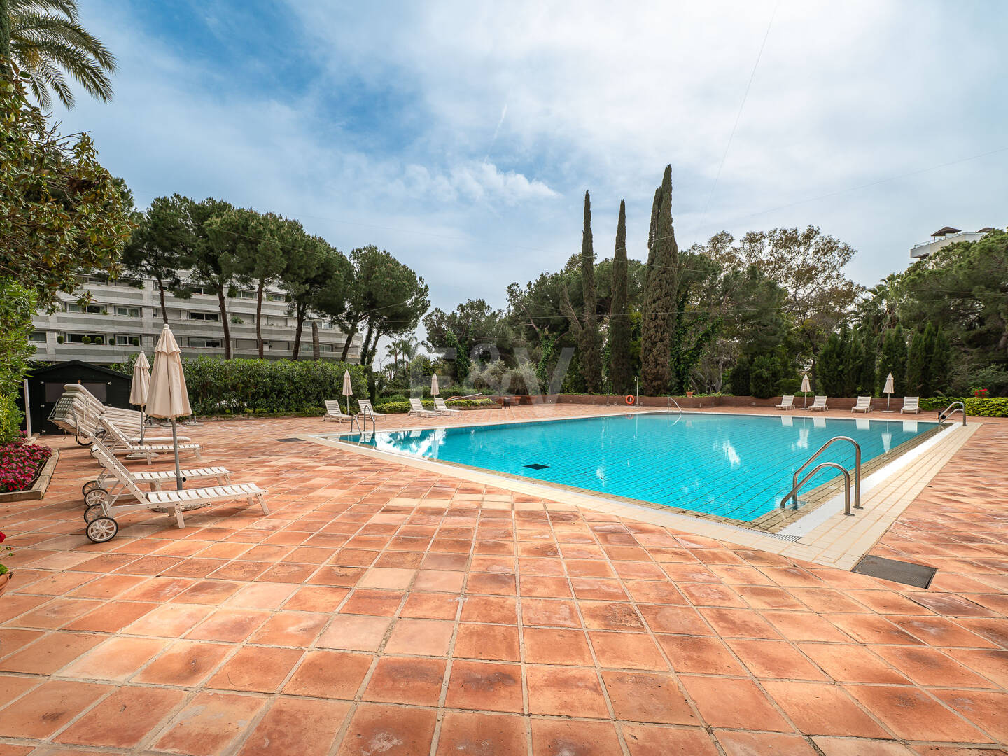 Magnificent 3-bedroom apartment with unbeatable sea views on the beachside of the Golden Mile, Marbella, available for mid-long-term rent till end June 26