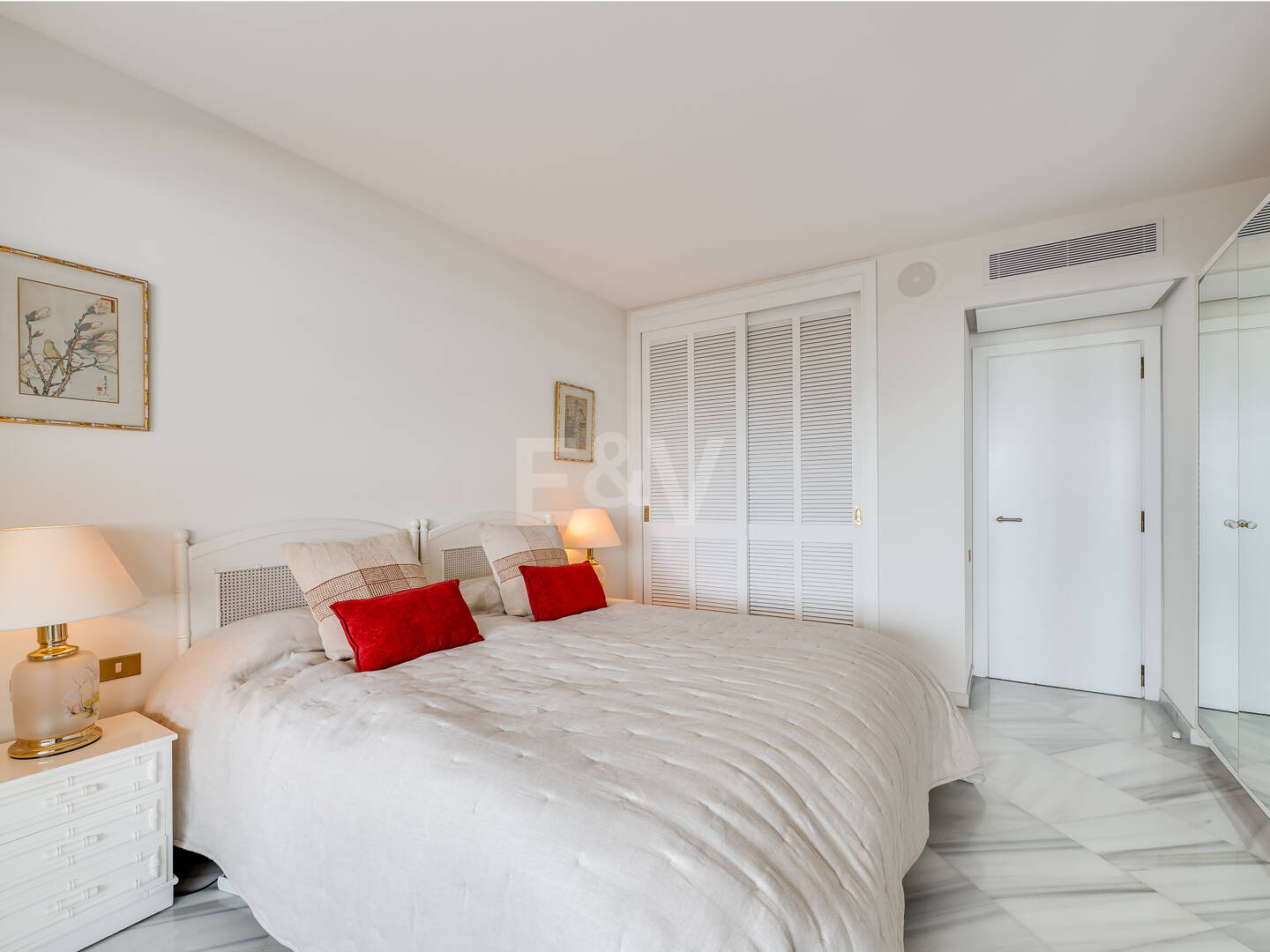 Magnificent 3-bedroom apartment with unbeatable sea views on the beachside of the Golden Mile, Marbella, available for mid-long-term rent till end June 26