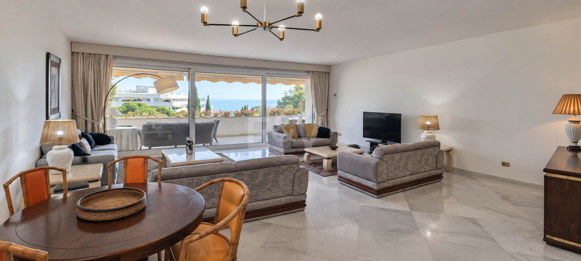 Wspaniały apartament z 3 sypialniami z niepokonanym widokiem na morze w Don Gonzalo, Marbella.
