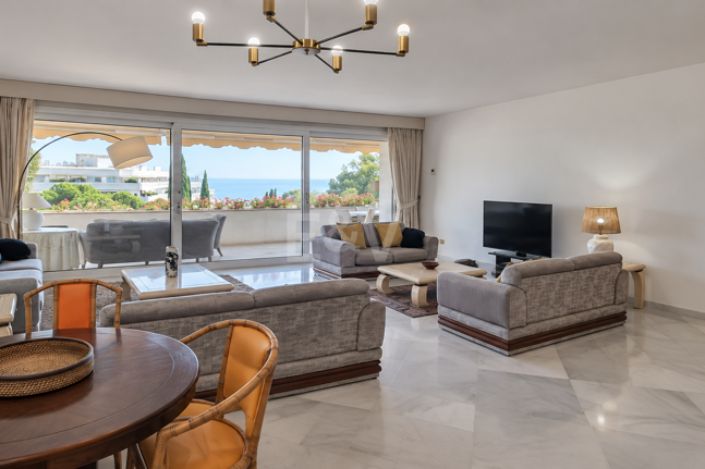 Wspaniały apartament z 3 sypialniami z niepokonanym widokiem na morze w Don Gonzalo, Marbella.