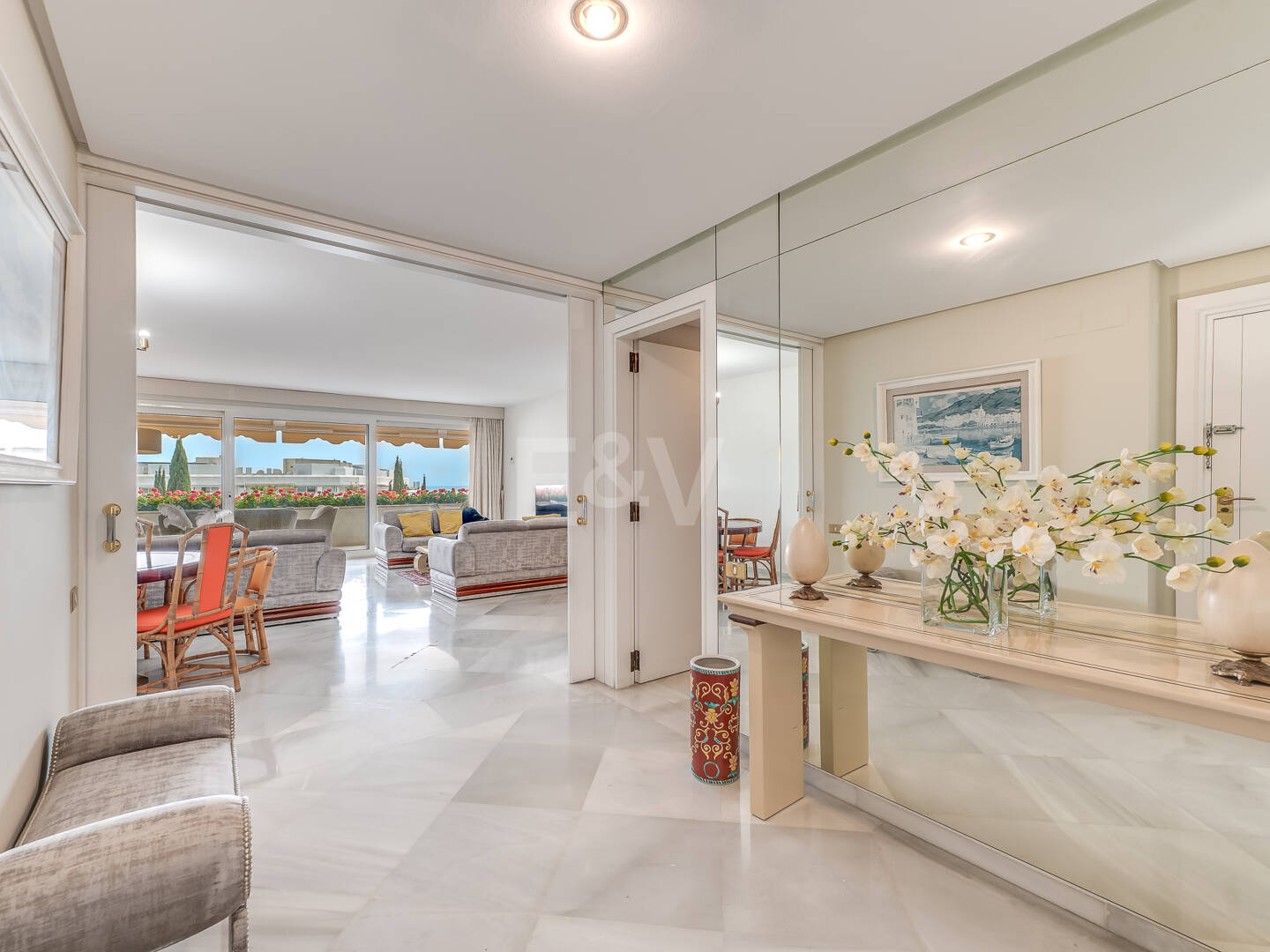 Magnificent 3-bedroom apartment with unbeatable sea views on the beachside of the Golden Mile, Marbella, available for mid-long-term rent till end June 26