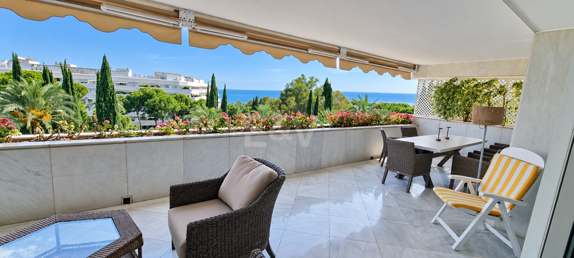 Wspaniały apartament z 3 sypialniami z niepokonanym widokiem na morze w Don Gonzalo, Marbella.
