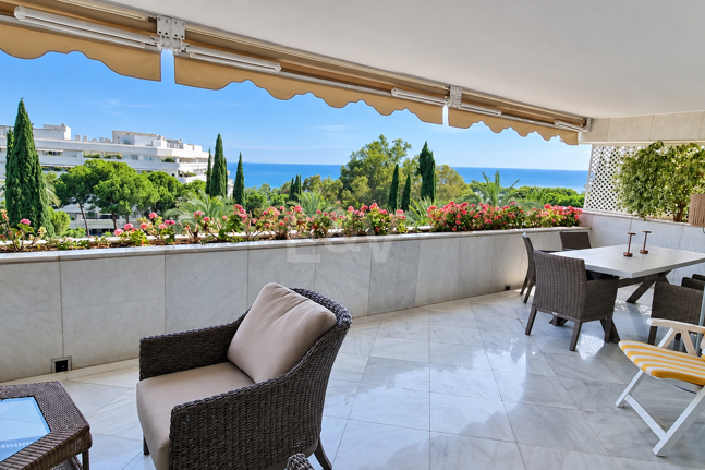 Wspaniały apartament z 3 sypialniami z niepokonanym widokiem na morze w Don Gonzalo, Marbella.