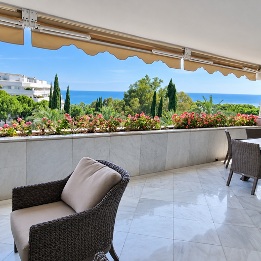 Wspaniały apartament z 3 sypialniami z niepokonanym widokiem na morze w Don Gonzalo, Marbella.