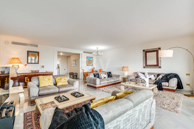 Magnifik 3 sovrum med oslagbar havsutsikt i Don Gonzalo, Marbella.