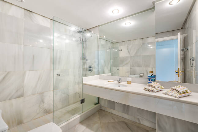 Magnifik 3 sovrum med oslagbar havsutsikt i Don Gonzalo, Marbella.