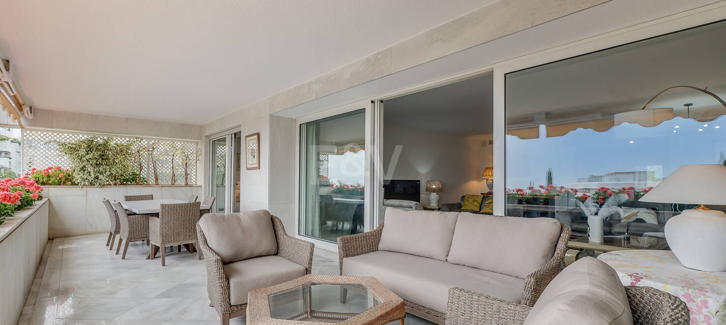 Magnifik 3 sovrum med oslagbar havsutsikt i Don Gonzalo, Marbella.