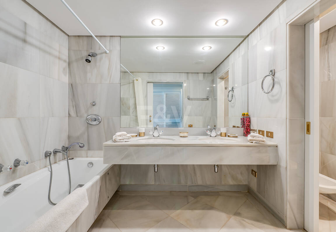 Magnifik 3 sovrum med oslagbar havsutsikt i Don Gonzalo, Marbella.