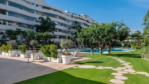 Appartement élégant à Puerto Banús avec des équipements de luxe