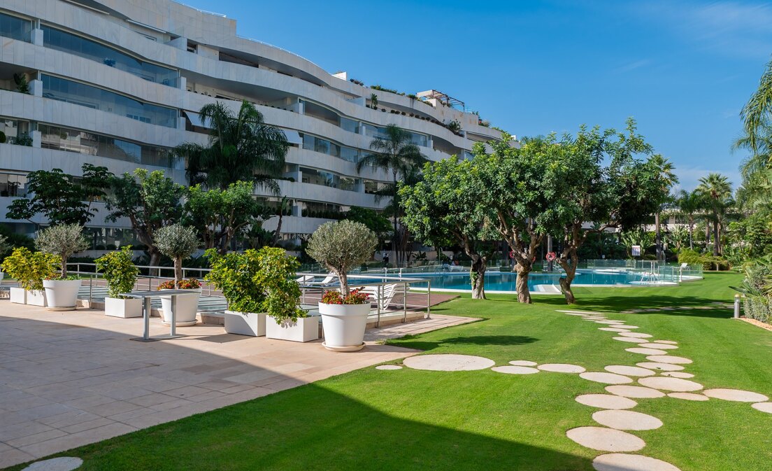 Stylish Apartment in Puerto Banús with Luxury Amenities