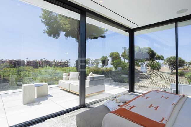 Ny, modern och lyxig Villa i Los Monteros, bara steg från stranden