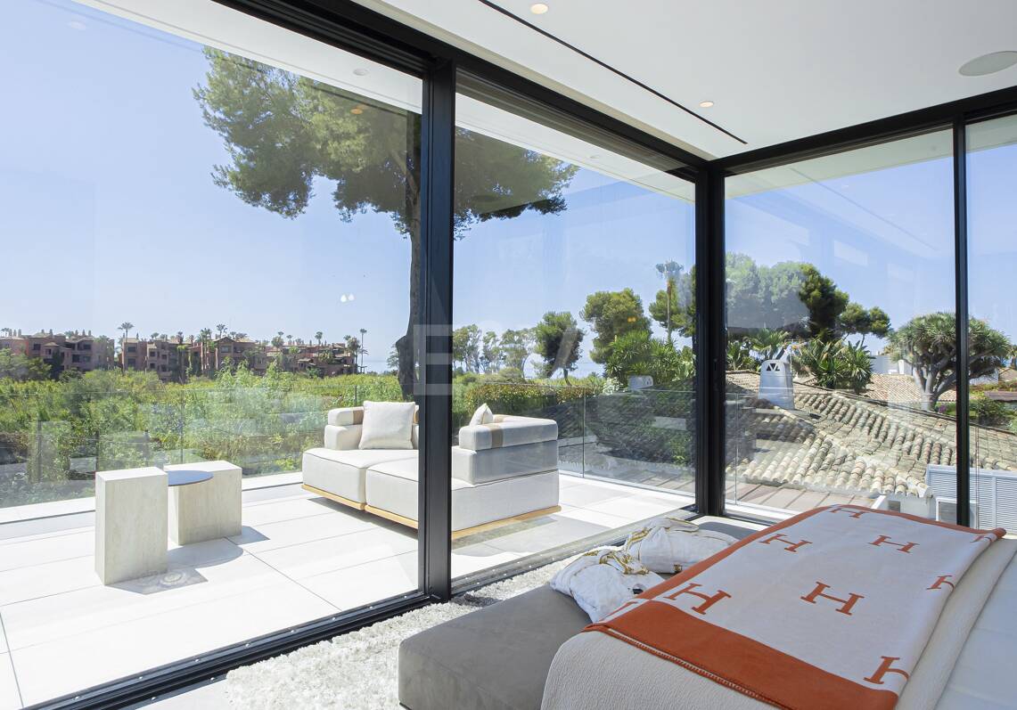 Villa neuve, moderne et luxueuse à Los Monteros, à quelques pas de la plage