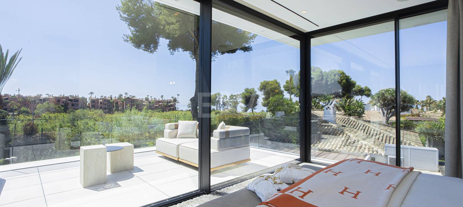 Ny, modern och lyxig Villa i Los Monteros, bara steg från stranden