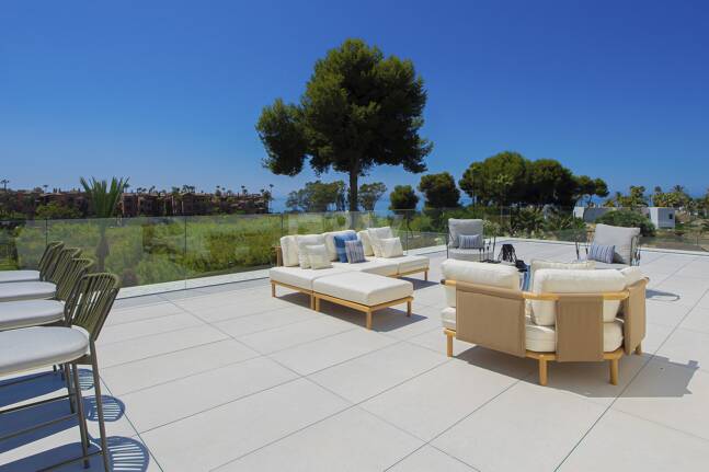 Ny, modern och lyxig Villa i Los Monteros, bara steg från stranden