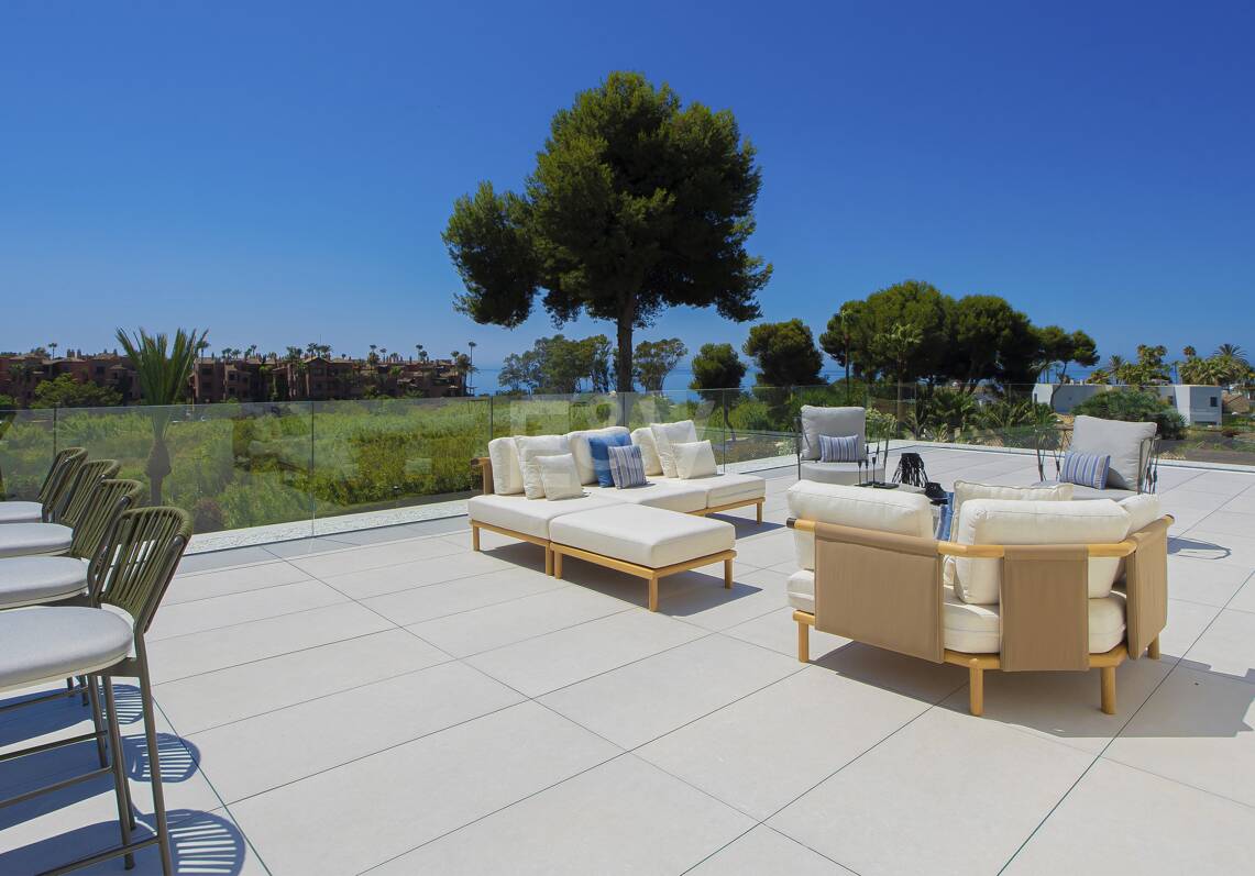 Villa neuve, moderne et luxueuse à Los Monteros, à quelques pas de la plage
