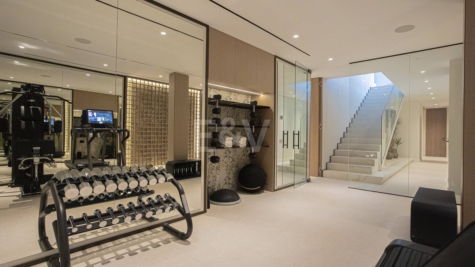 Ny, modern och lyxig Villa i Los Monteros, bara steg från stranden