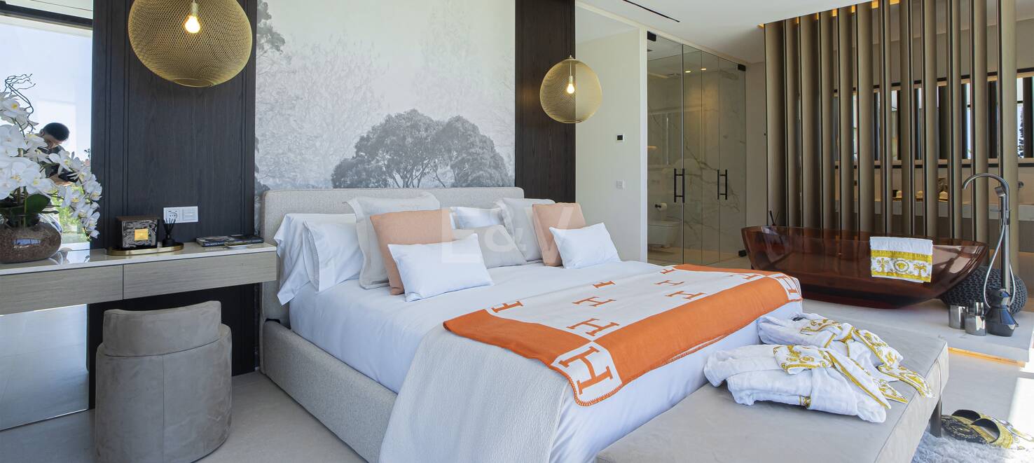 Ny, modern och lyxig Villa i Los Monteros, bara steg från stranden
