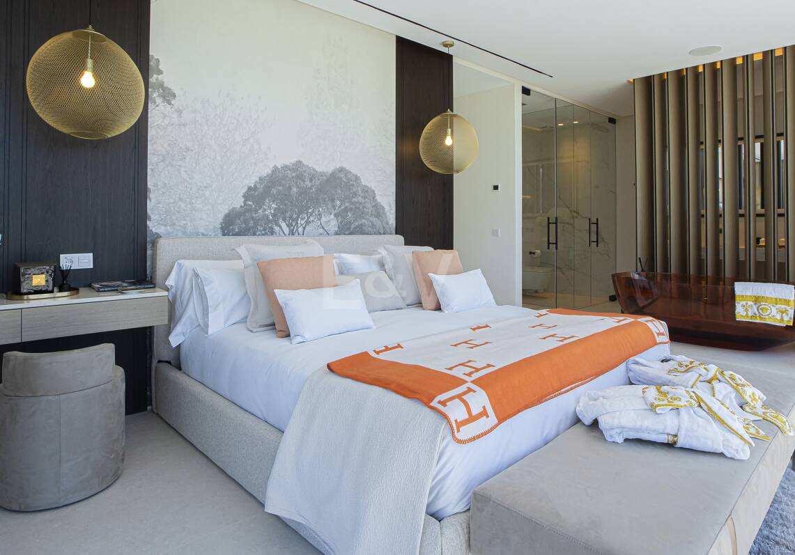 Villa neuve, moderne et luxueuse à Los Monteros, à quelques pas de la plage