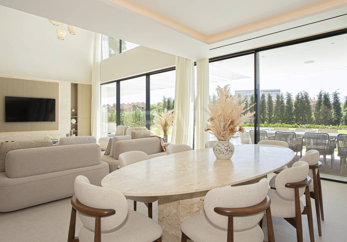 Villa neuve, moderne et luxueuse à Los Monteros, à quelques pas de la plage