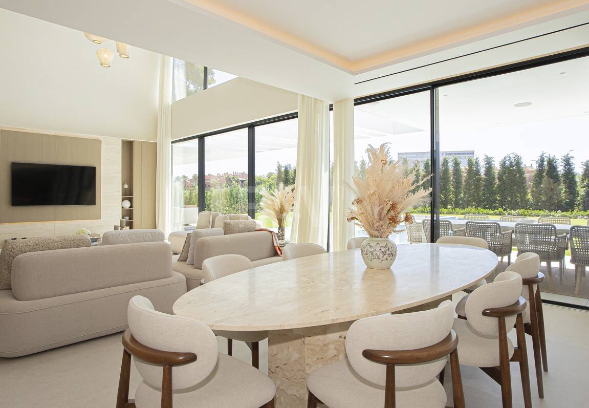 Ny, modern och lyxig Villa i Los Monteros, bara steg från stranden