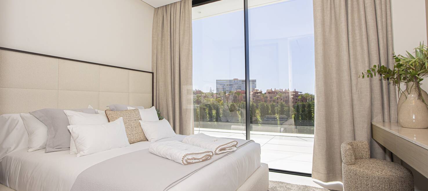 Ny, modern och lyxig Villa i Los Monteros, bara steg från stranden
