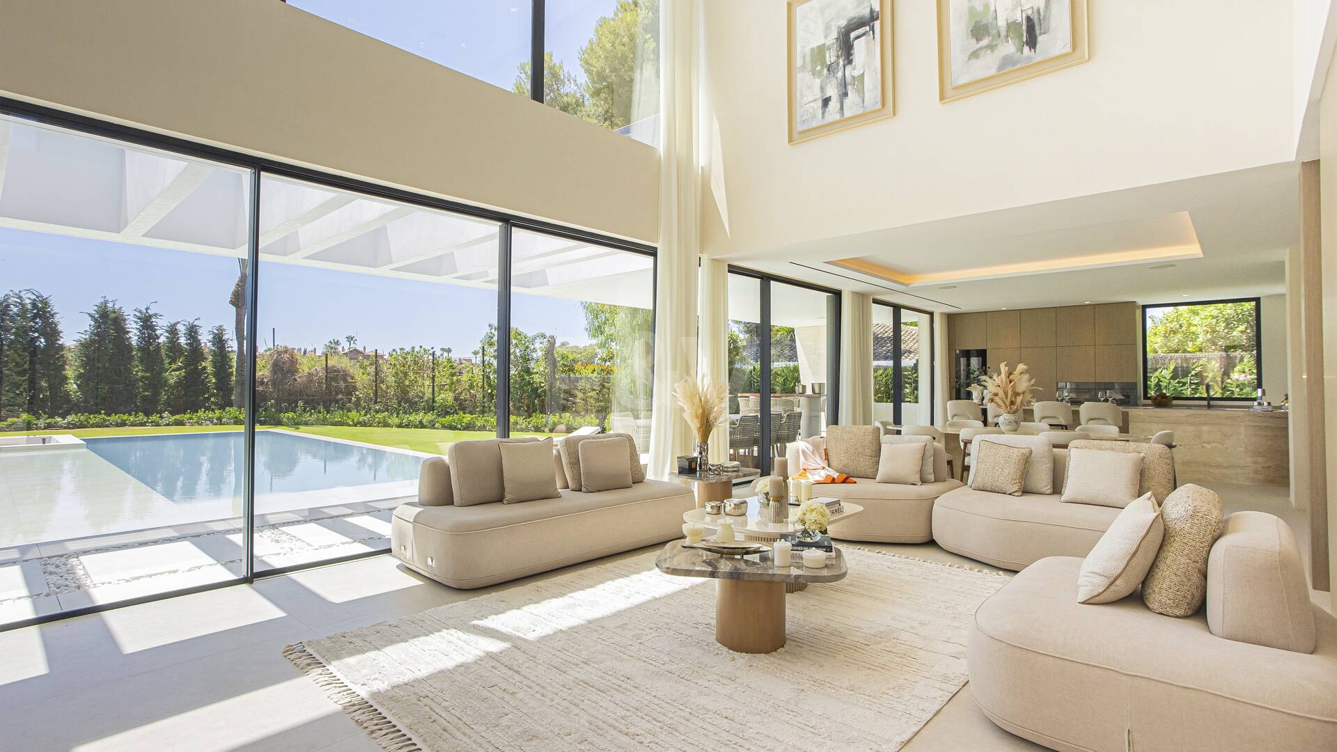 Ny, modern och lyxig Villa i Los Monteros, bara steg från stranden