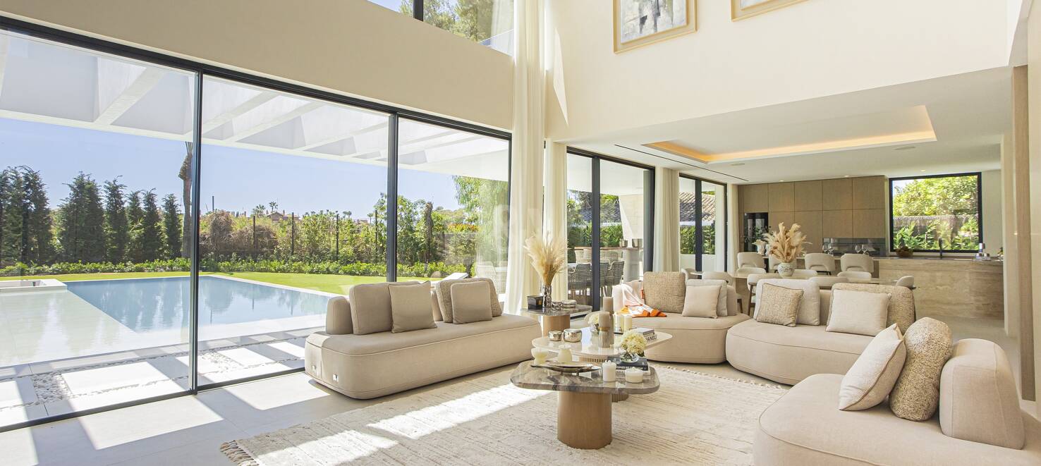 Ny, modern och lyxig Villa i Los Monteros, bara steg från stranden