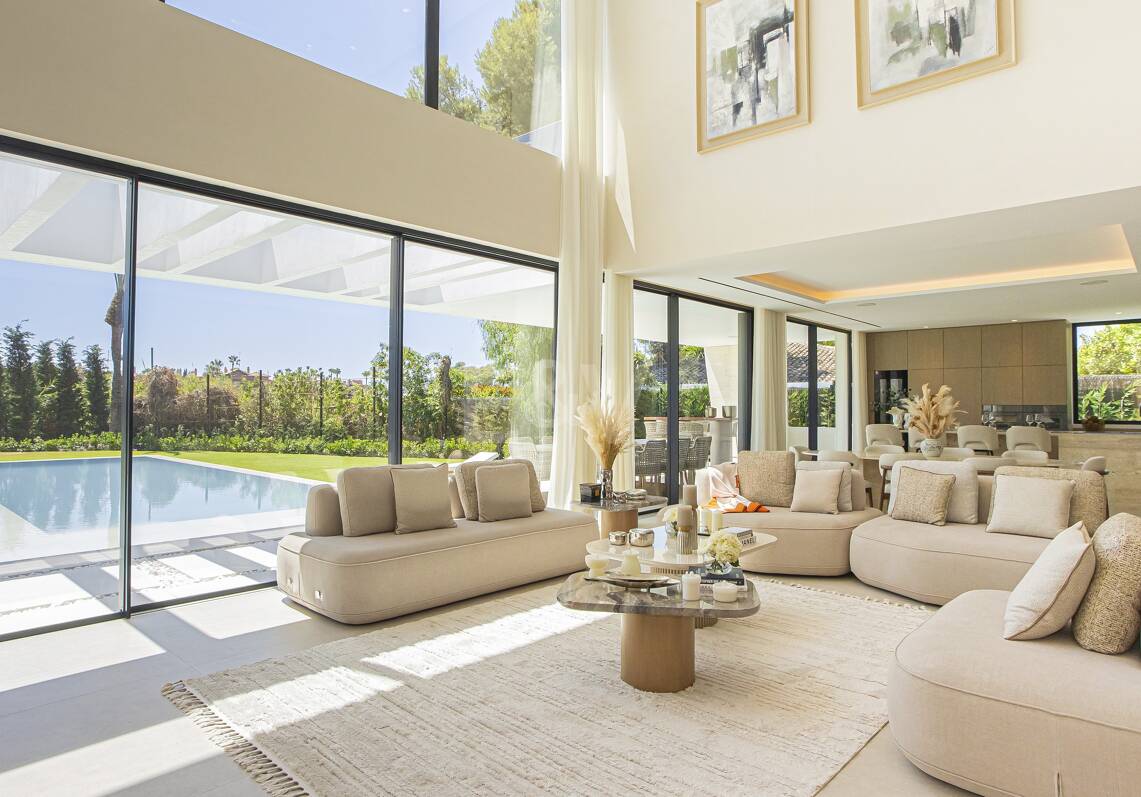 Villa neuve, moderne et luxueuse à Los Monteros, à quelques pas de la plage