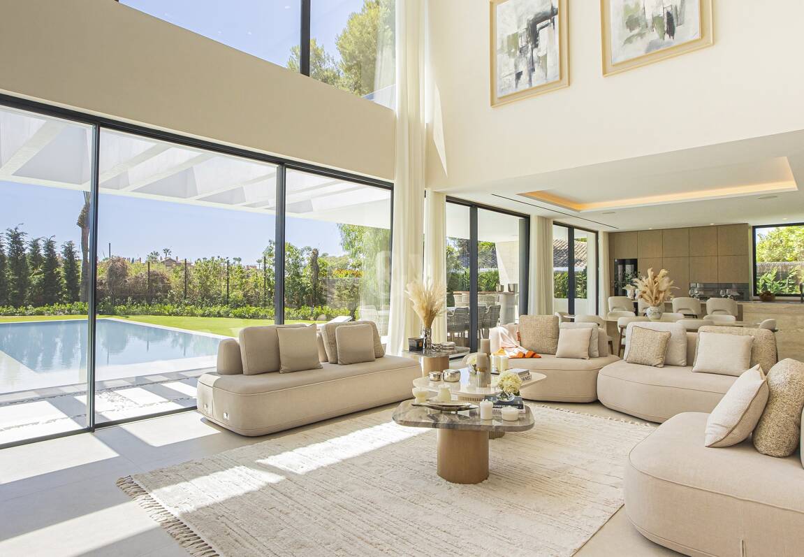 Ny, modern och lyxig Villa i Los Monteros, bara steg från stranden