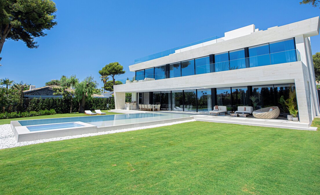 Villa for sale in Los Monteros, Marbella Öst