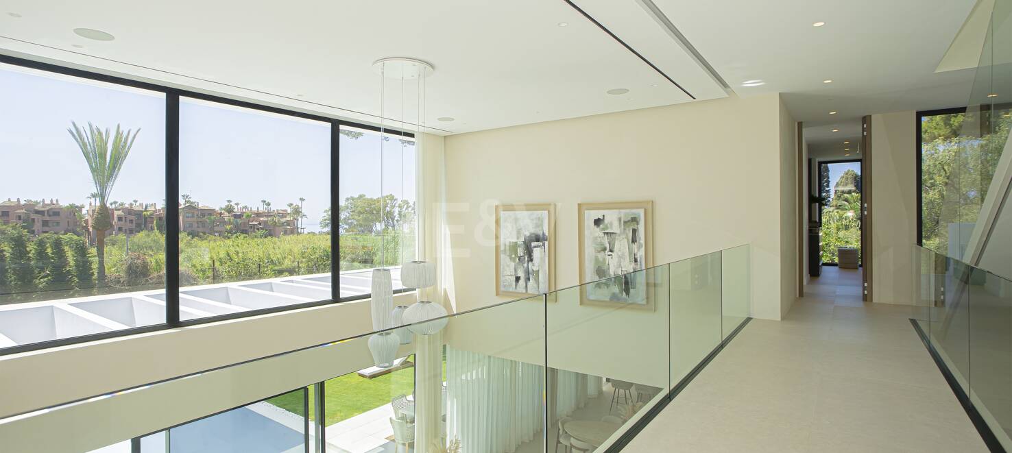 Ny, modern och lyxig Villa i Los Monteros, bara steg från stranden