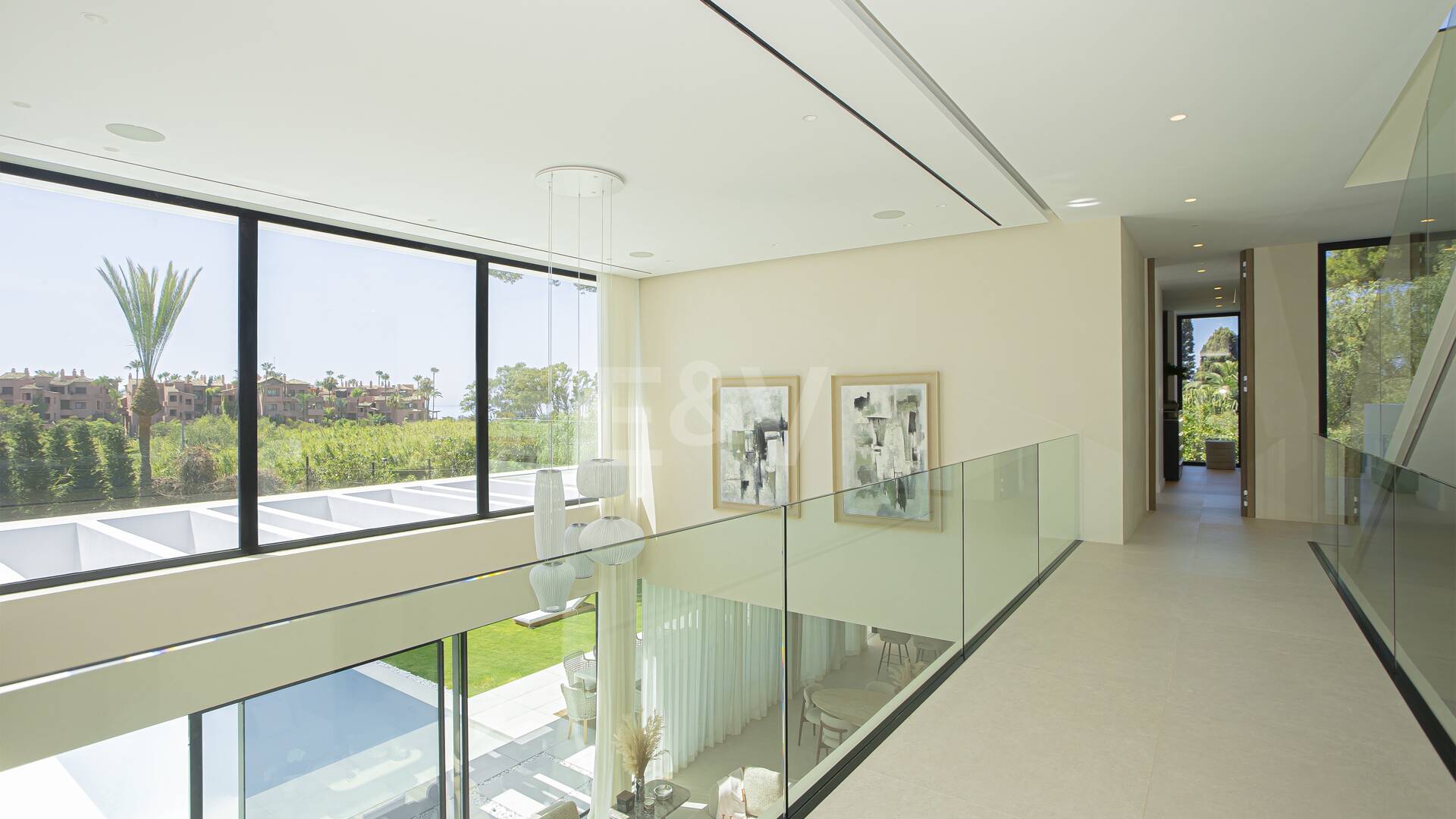 Ny, modern och lyxig Villa i Los Monteros, bara steg från stranden