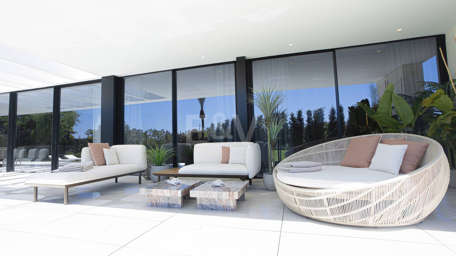 Ny, modern och lyxig Villa i Los Monteros, bara steg från stranden