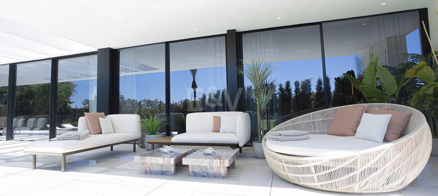 Ny, modern och lyxig Villa i Los Monteros, bara steg från stranden