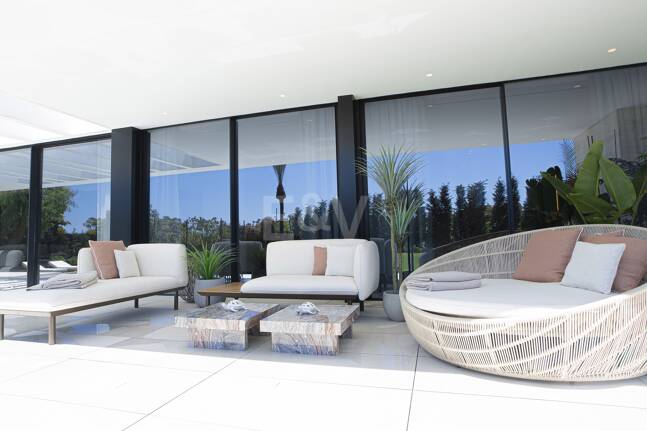 Ny, modern och lyxig Villa i Los Monteros, bara steg från stranden