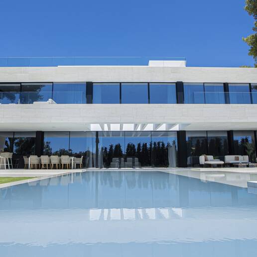 Ny, modern och lyxig Villa i Los Monteros, bara steg från stranden