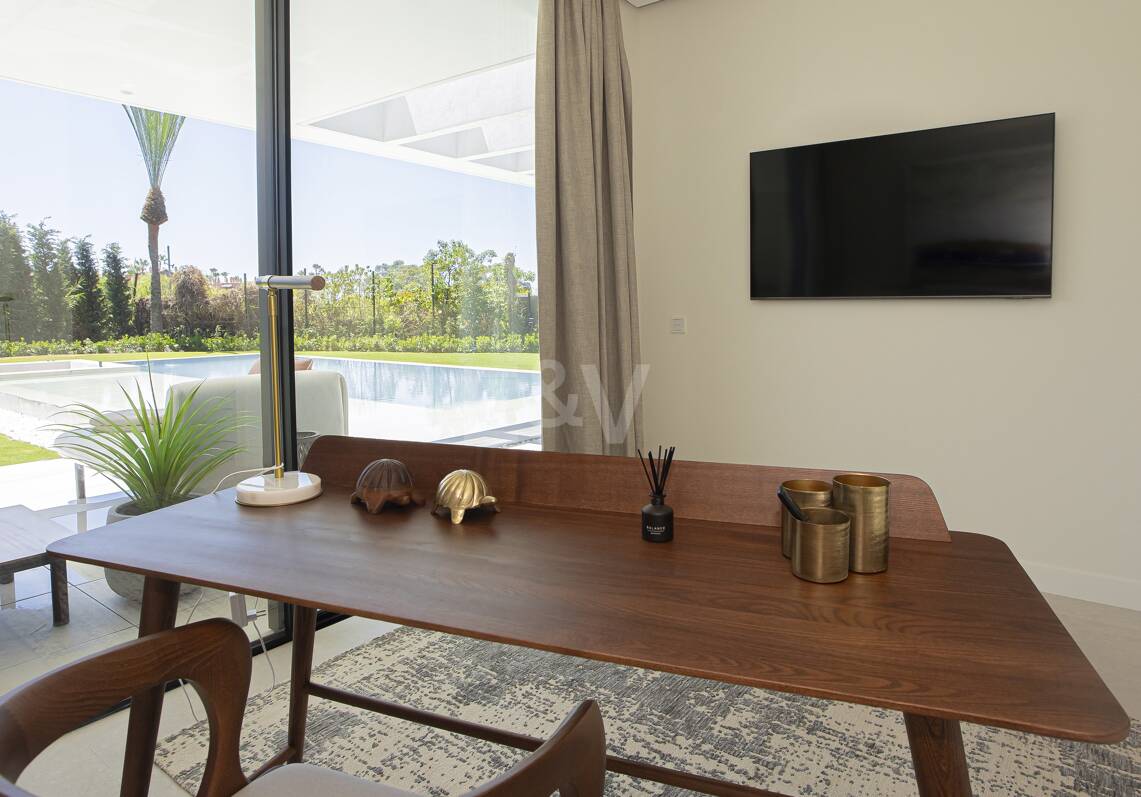 Villa neuve, moderne et luxueuse à Los Monteros, à quelques pas de la plage