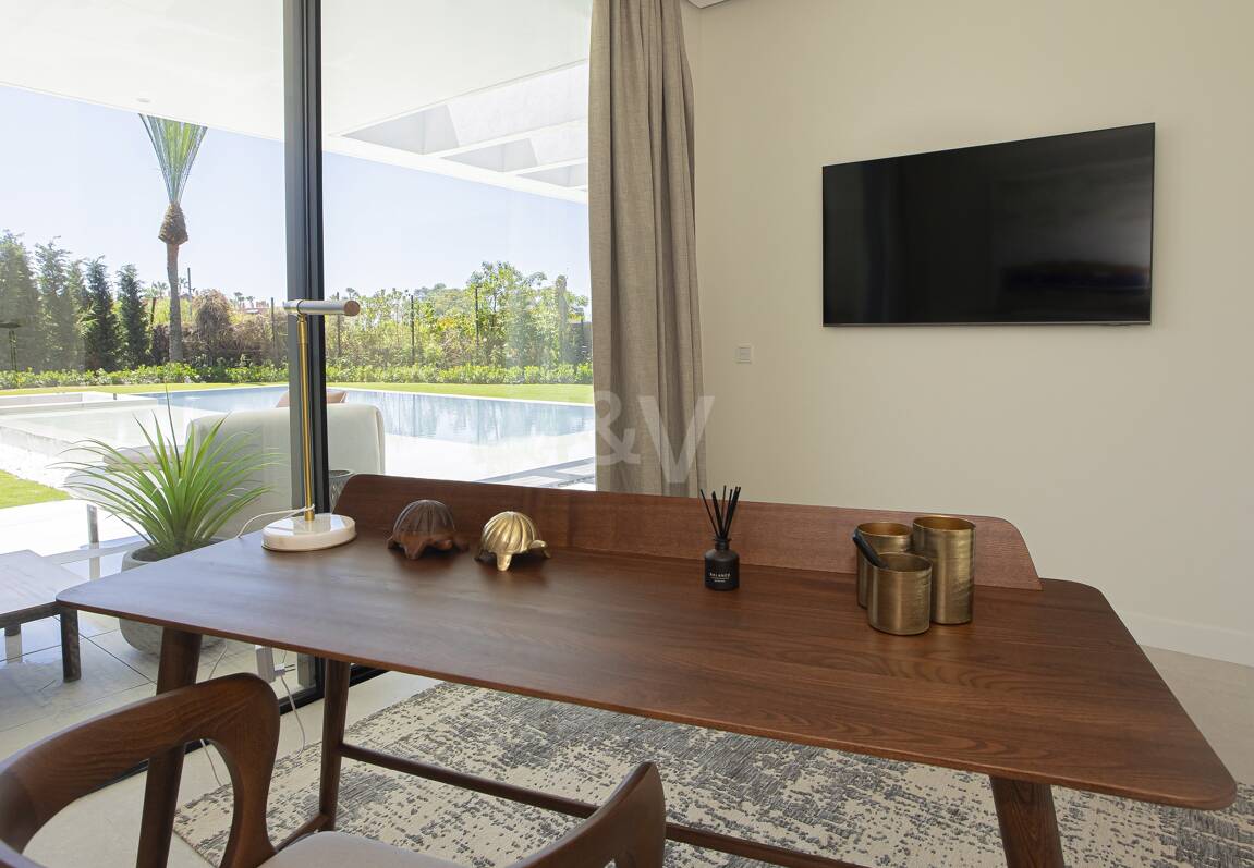 Ny, modern och lyxig Villa i Los Monteros, bara steg från stranden