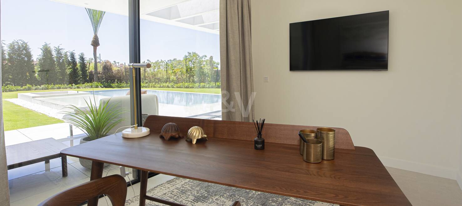 Ny, modern och lyxig Villa i Los Monteros, bara steg från stranden