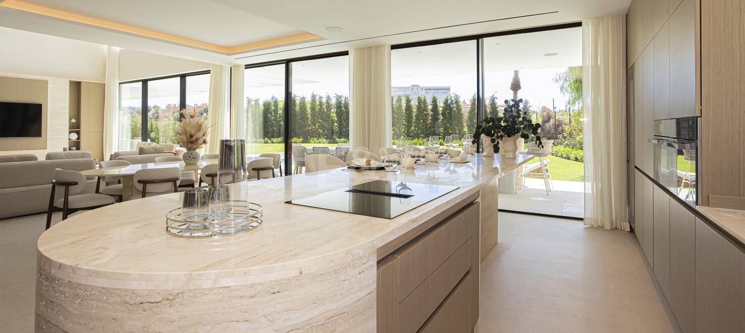 Ny, modern och lyxig Villa i Los Monteros, bara steg från stranden