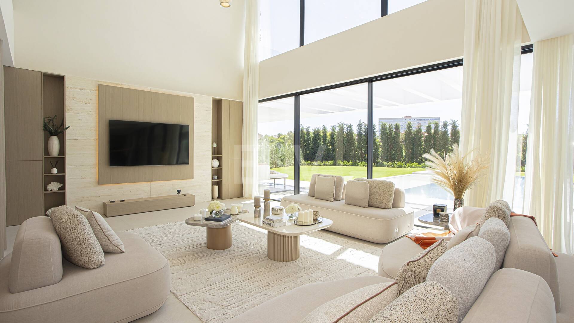 Ny, modern och lyxig Villa i Los Monteros, bara steg från stranden