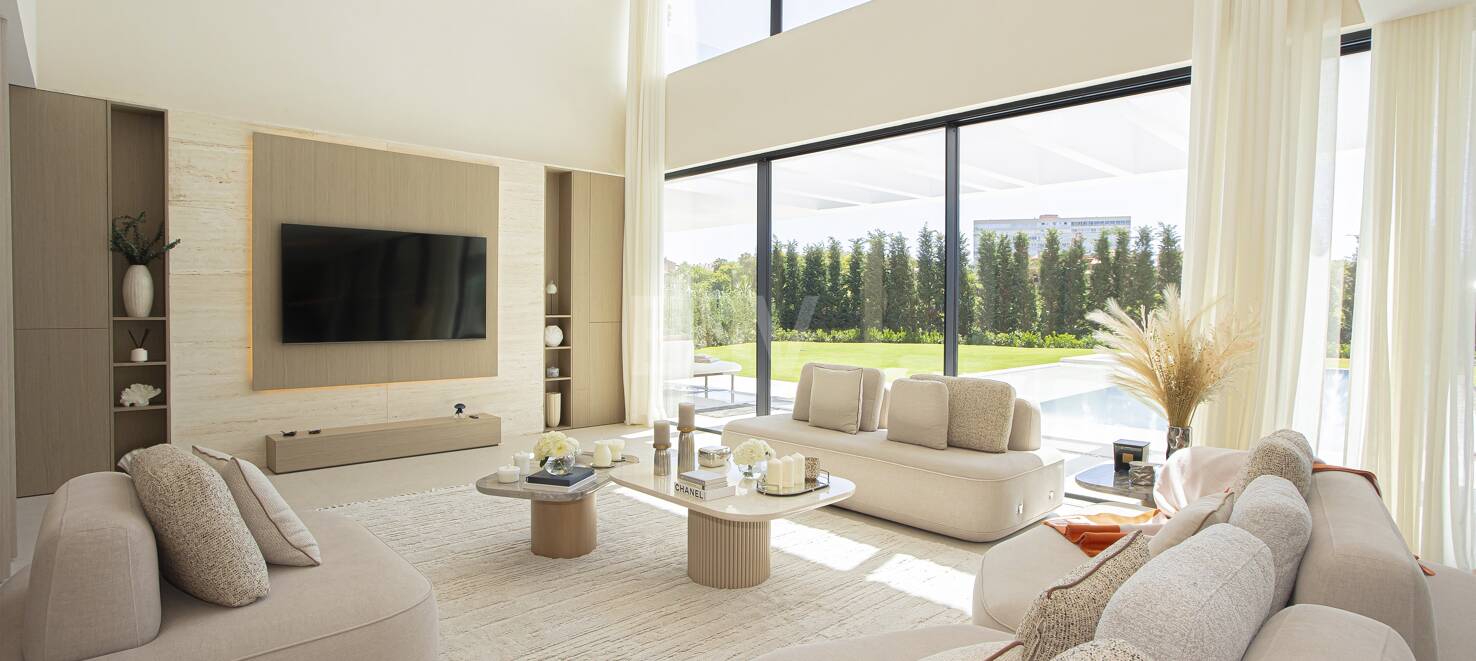 Ny, modern och lyxig Villa i Los Monteros, bara steg från stranden