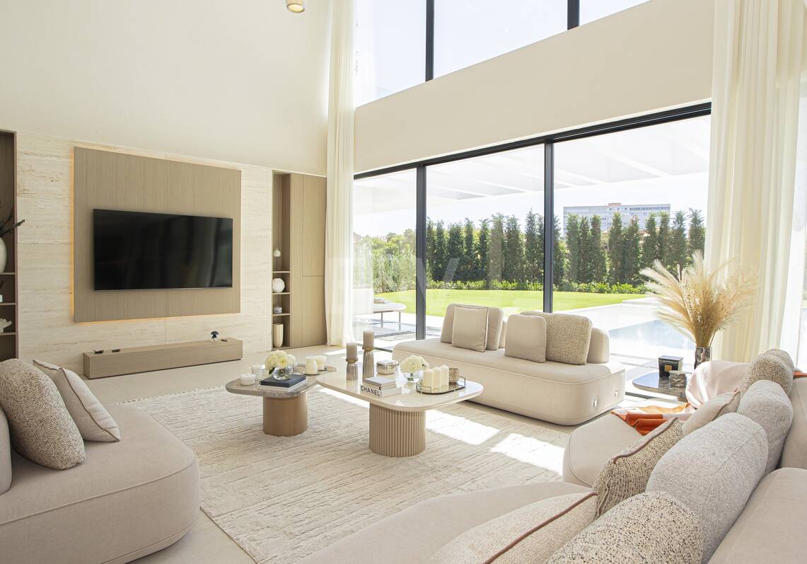 Villa neuve, moderne et luxueuse à Los Monteros, à quelques pas de la plage