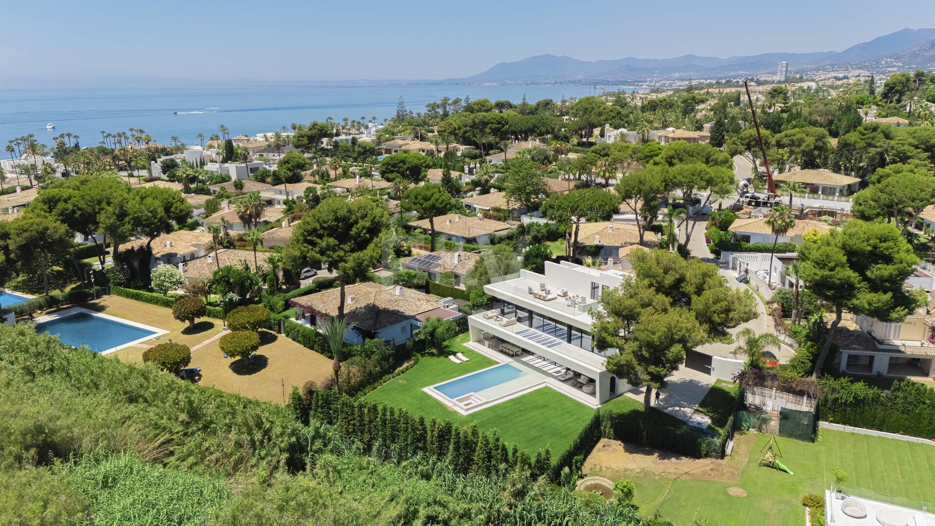 Ny, modern och lyxig Villa i Los Monteros, bara steg från stranden