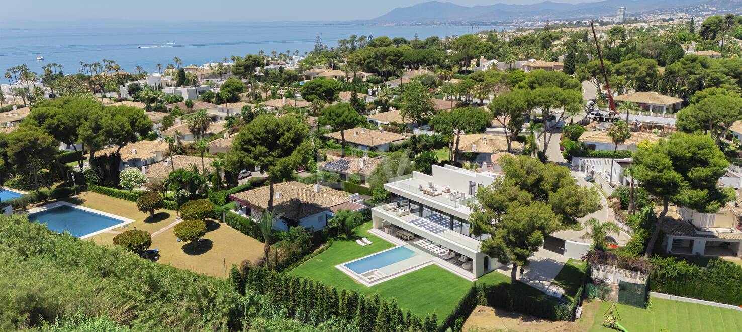 Ny, modern och lyxig Villa i Los Monteros, bara steg från stranden